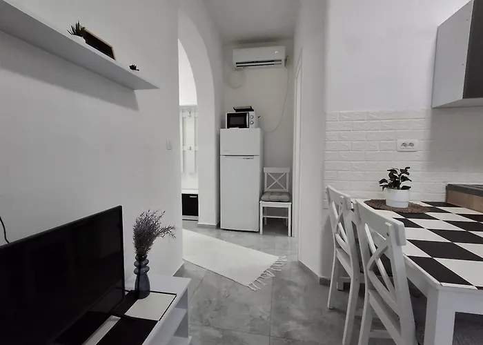 September 2025 Fun&joy Apartment